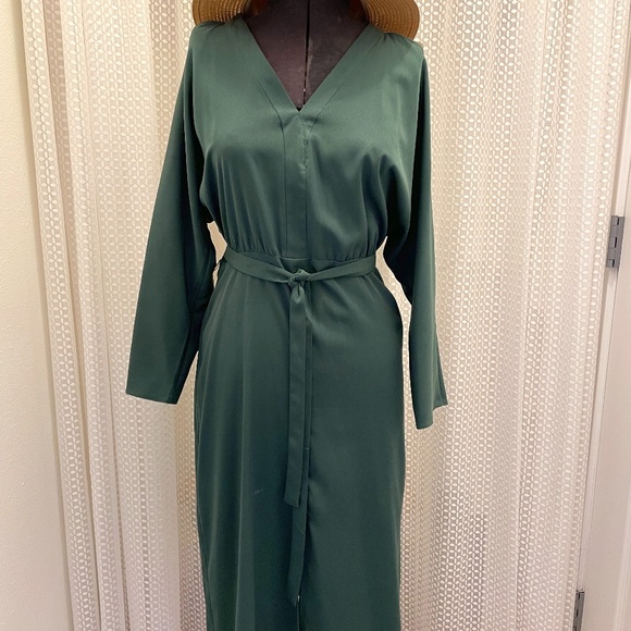 Green V-veck TOPSHOP DRESS with front slit and tie waste - Picture 1 of 7